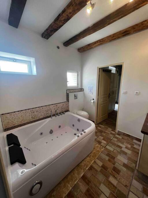 Villa Longere Berrichonne, Calme Absolu, 13 Personnes Saint-Pierre-les-Etieux Exterior foto